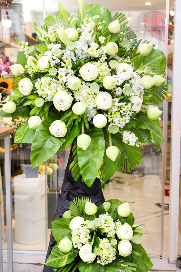 Các kiểu hoa sen trắng trong tang lễ đẹp