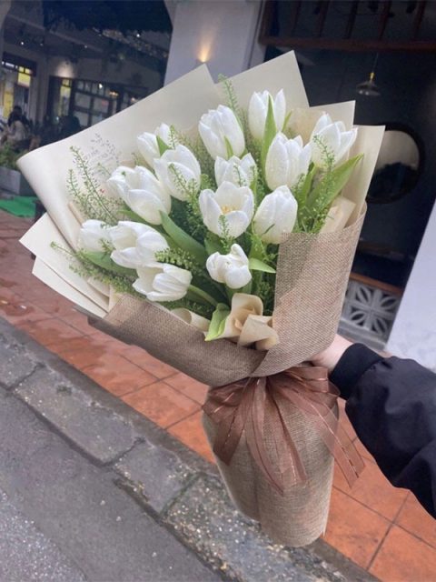 bó hoa tulip trắng 01